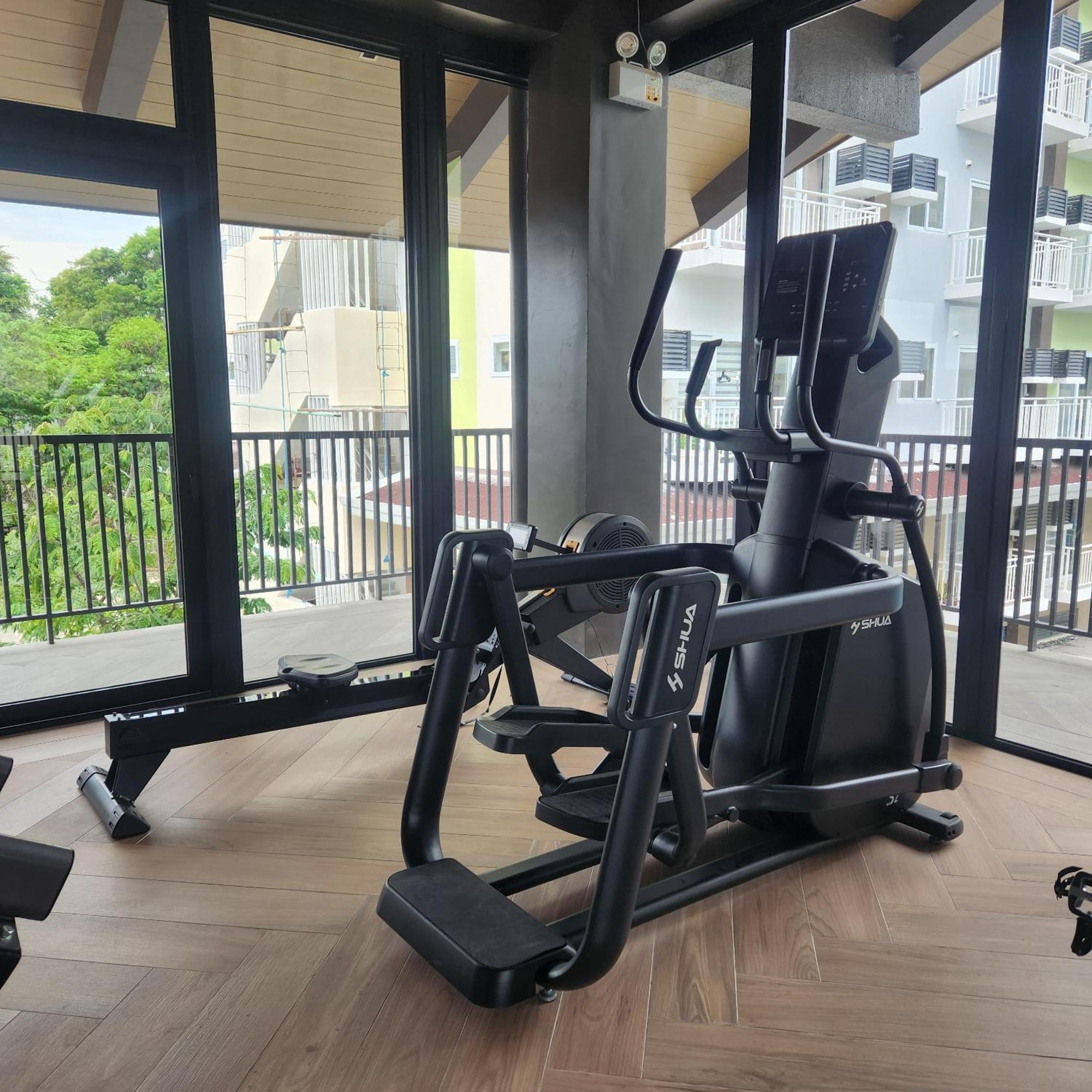 Condo Azur Suites A326 Amani Resorts Residences , 5 Minutes Airport, Netflix, Stylish, Cozy With Luxurious Swimming Pool Lapu-Lapu City Eksteriør billede